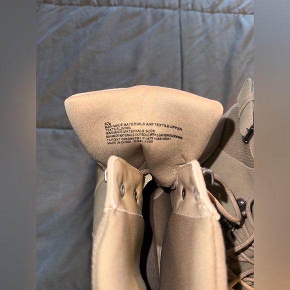 8 1/2 Universal Thread ankle boots - Picture 3 of 4